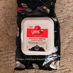 Yes to tomatoes facial skin wipes with detoxifying charcoal